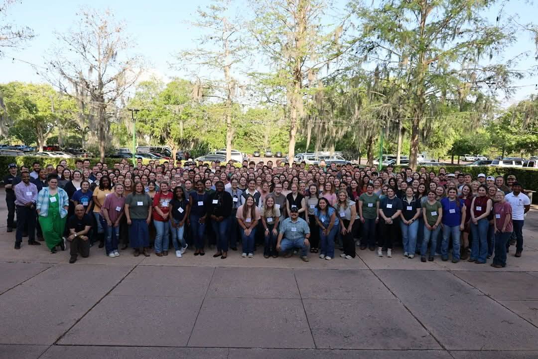 A group of people posing for a photo
AI-generated content may be incorrect.