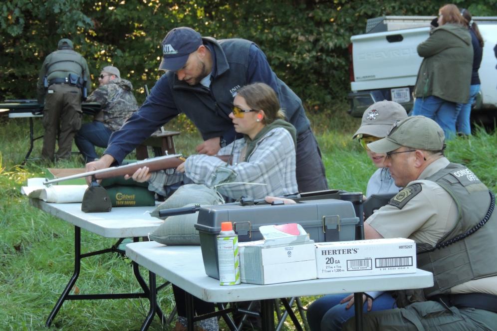 Conservation and wildlife students on Field Day at the Gemmill property