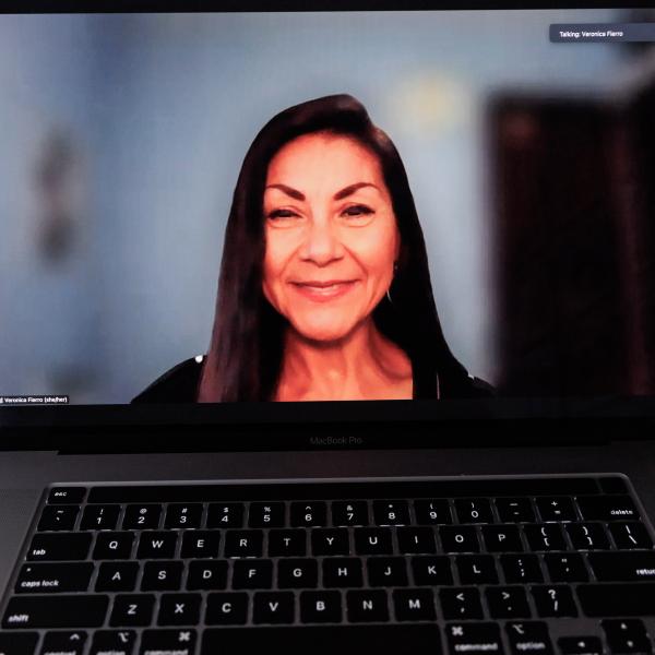 A photo of Veronica Fierro online instructing. The photo is captured with Veronica on Zoom. 